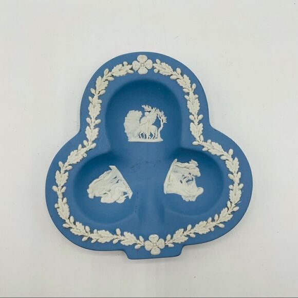 Vintgae Wedgwood Jasperware Club Ahshtray - Picture 1 of 2